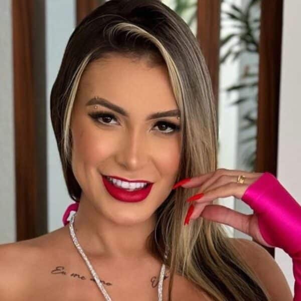 Filme de Andressa Urach com o Filho